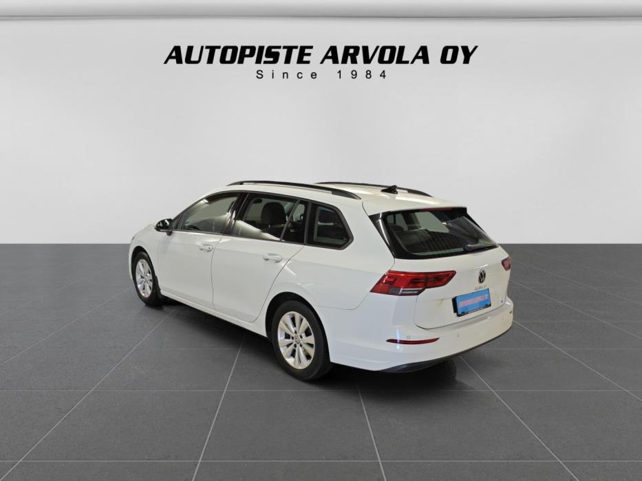 VOLKSWAGEN Golf 2023