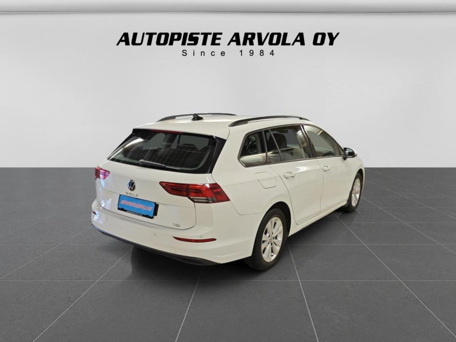 VOLKSWAGEN Golf 2023