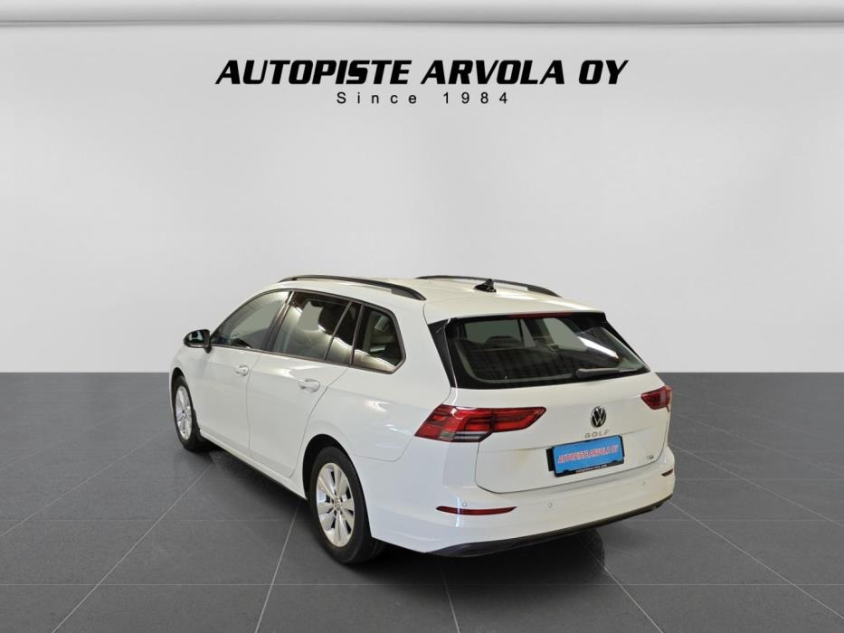 VOLKSWAGEN Golf 2023