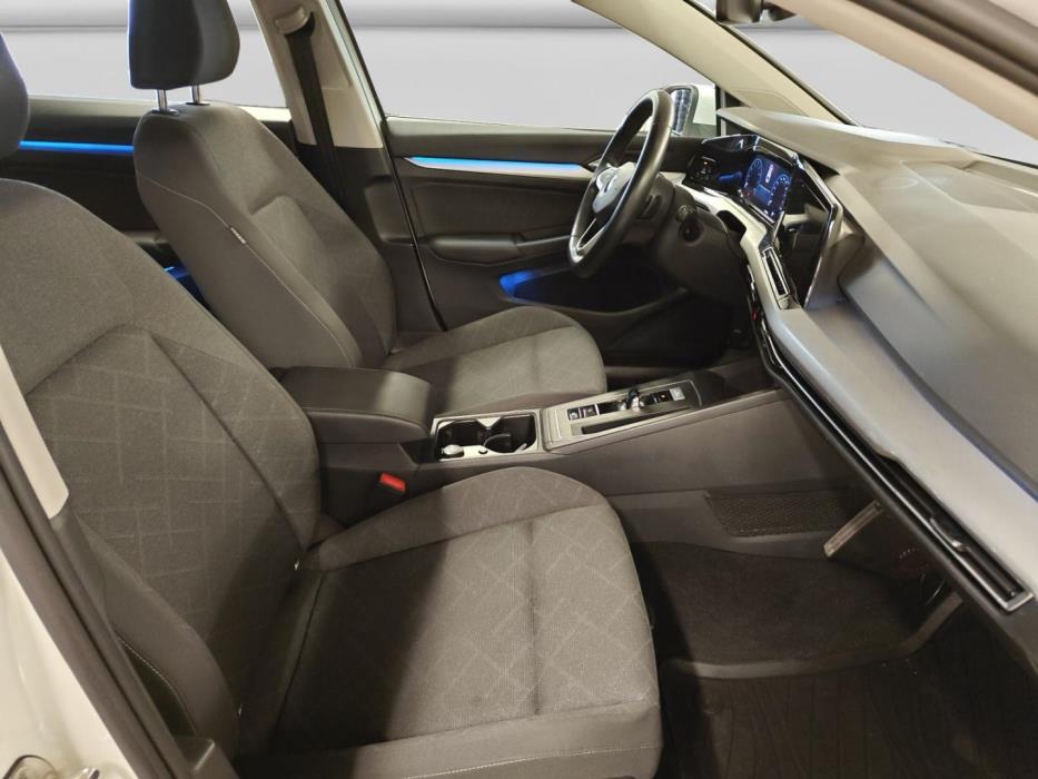 VOLKSWAGEN Golf 2023