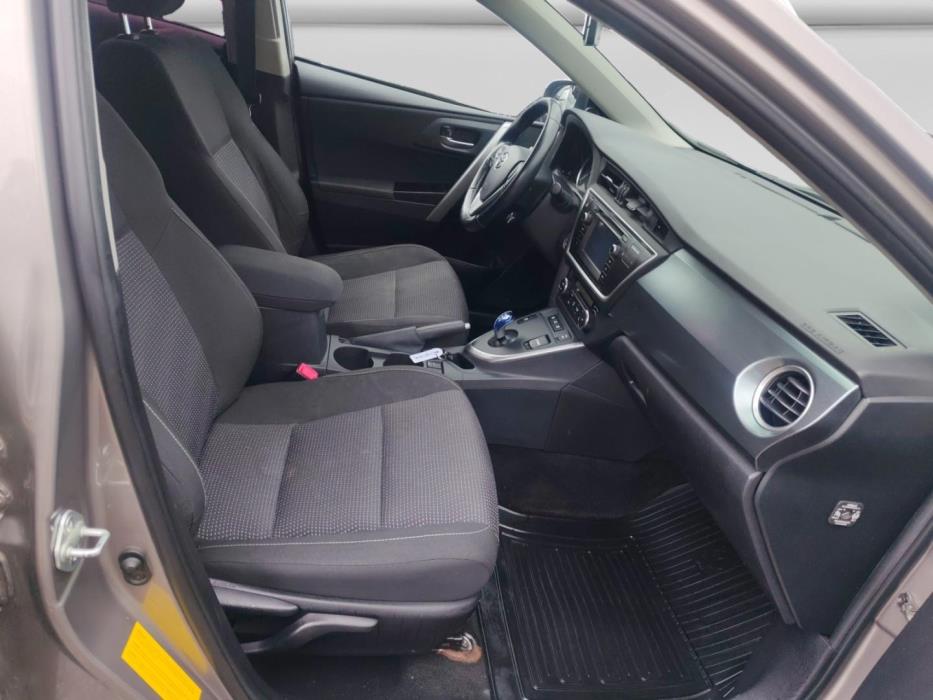 TOYOTA Auris 2013