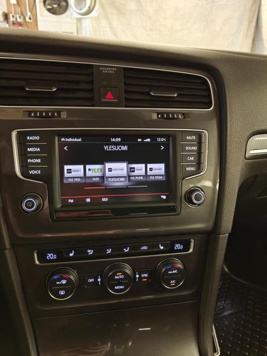 VOLKSWAGEN Golf 2016