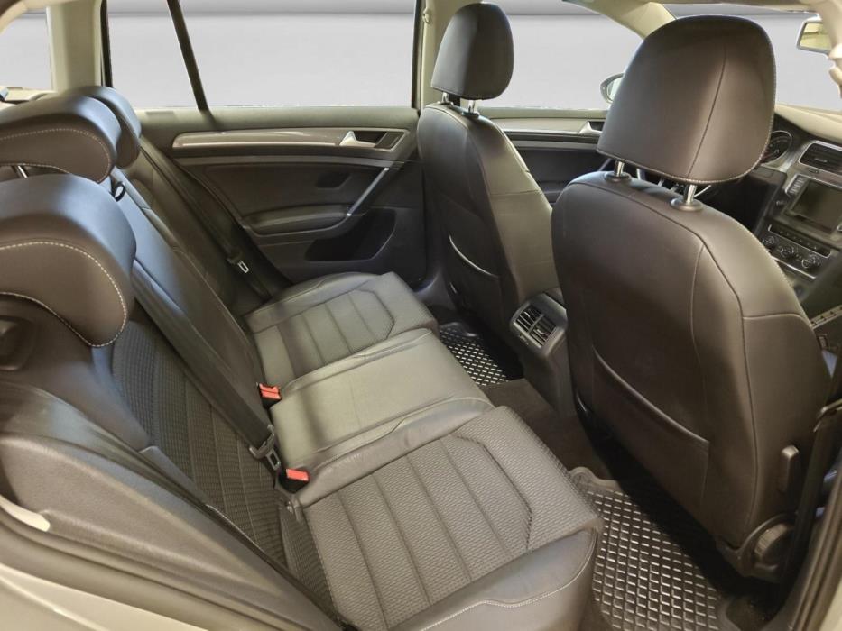 VOLKSWAGEN Golf 2016