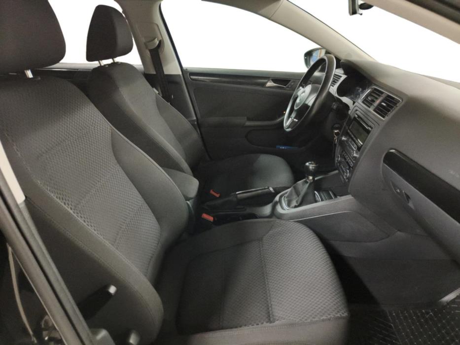 VOLKSWAGEN Jetta 2011