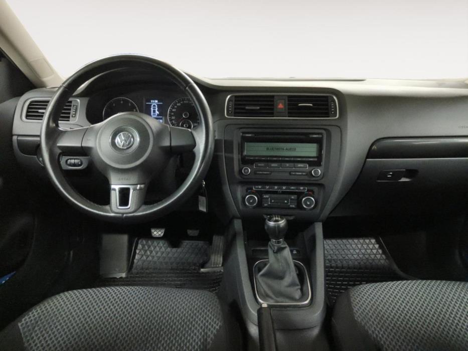 VOLKSWAGEN Jetta 2011