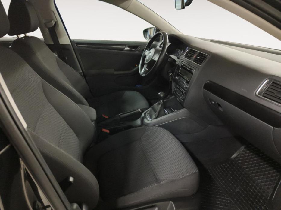 VOLKSWAGEN Jetta 2011