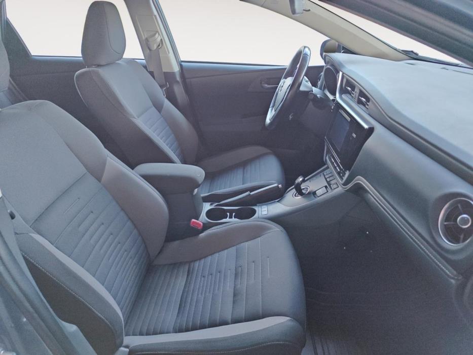 TOYOTA Auris 2016