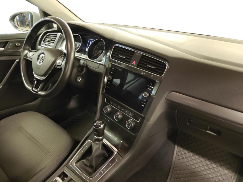 VOLKSWAGEN Golf 2018