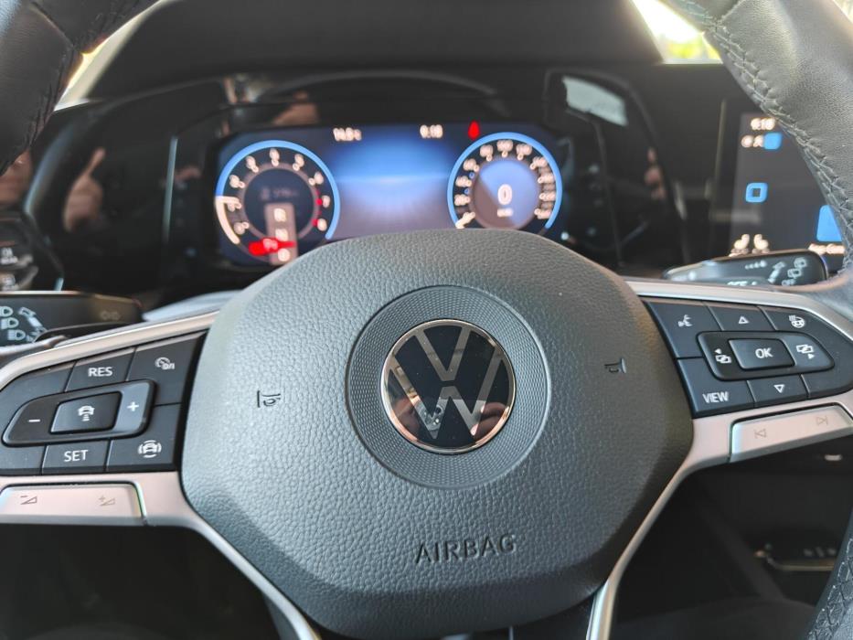 VOLKSWAGEN Golf 2023