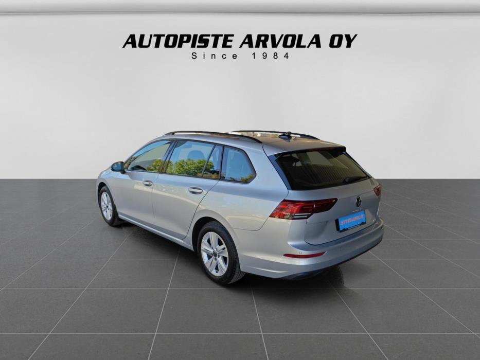 VOLKSWAGEN Golf 2023