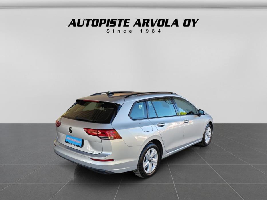 VOLKSWAGEN Golf 2023