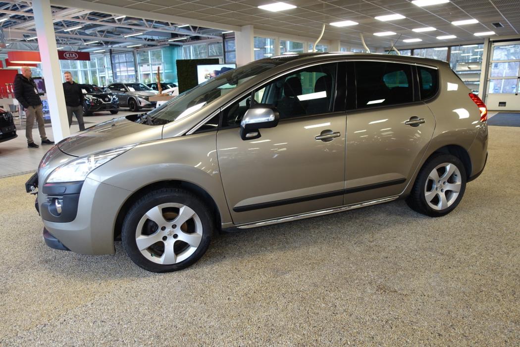 PEUGEOT 3008 2011