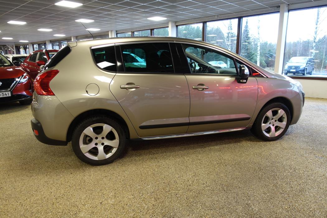 PEUGEOT 3008 2011