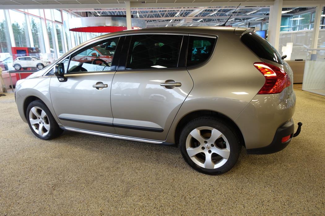 PEUGEOT 3008 2011