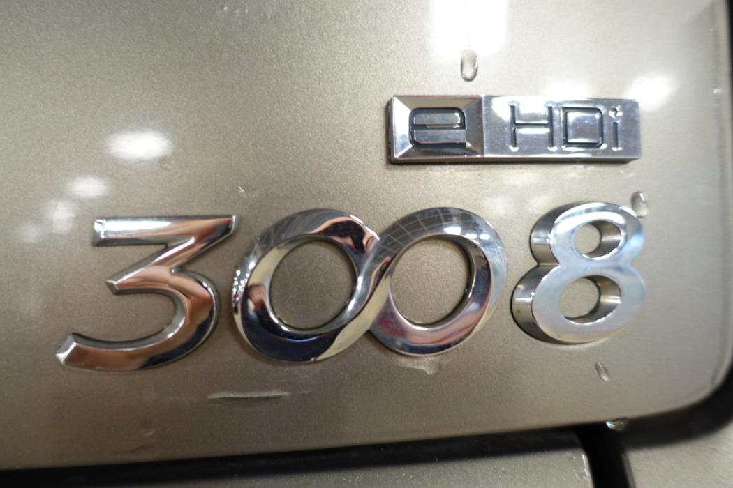 PEUGEOT 3008 2011