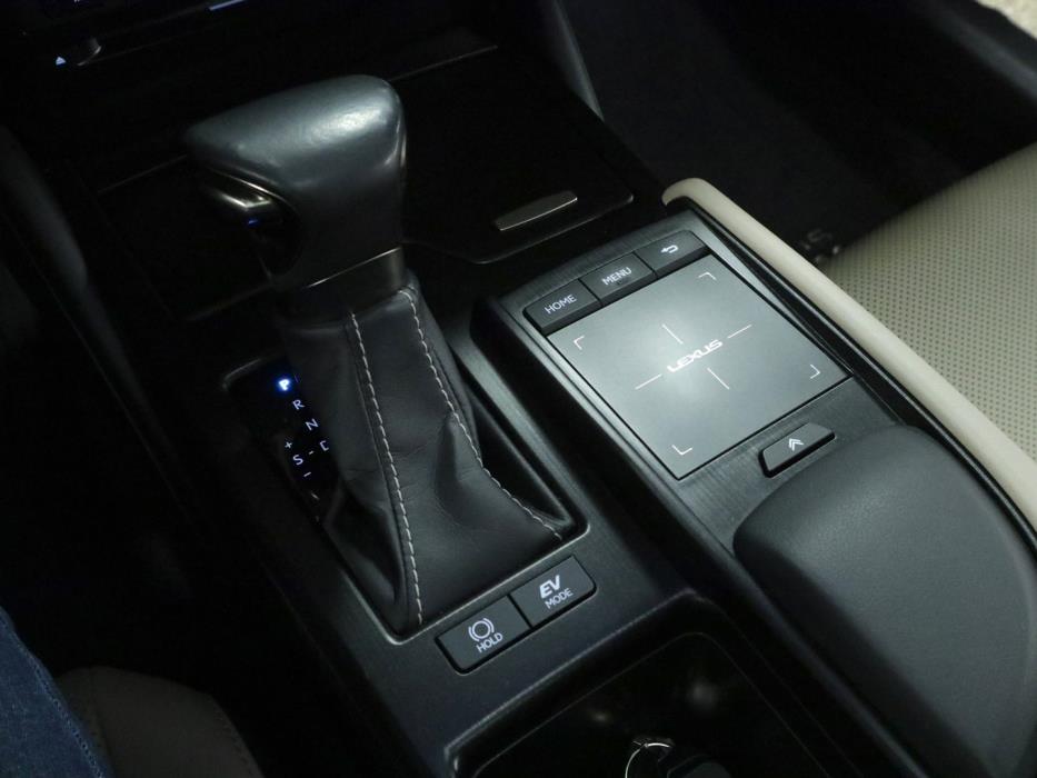 LEXUS ES 2019