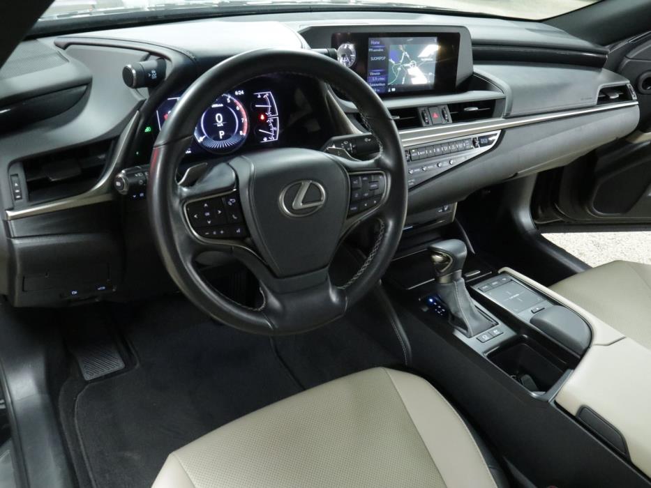 LEXUS ES 2019