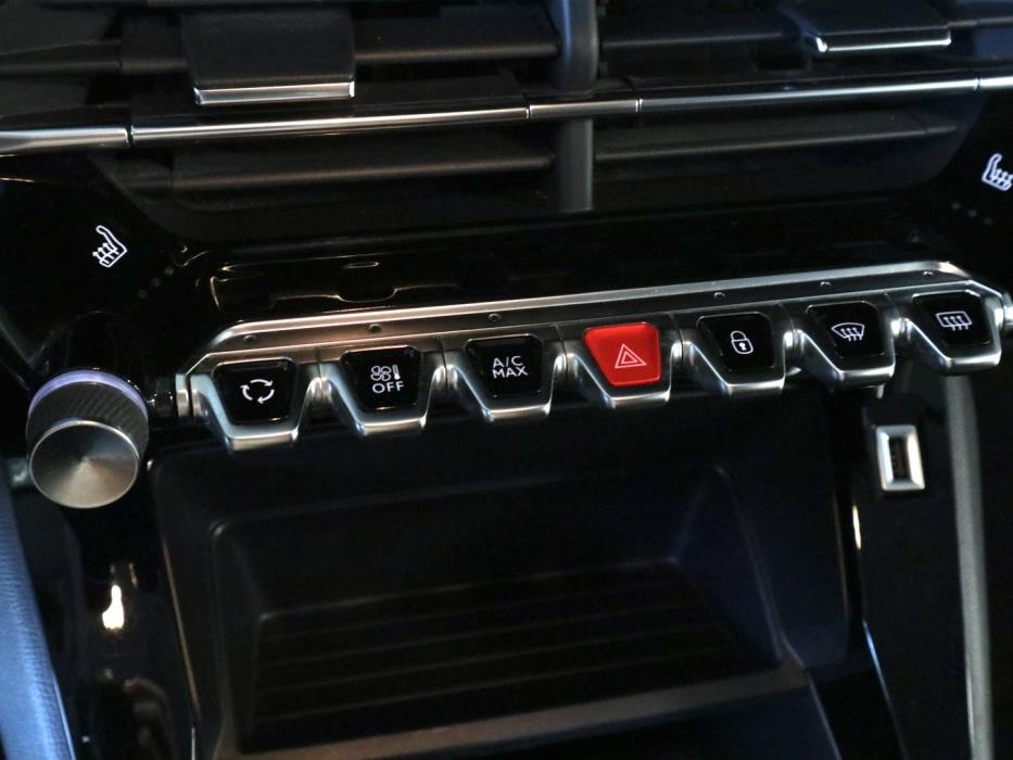 PEUGEOT 208 2021