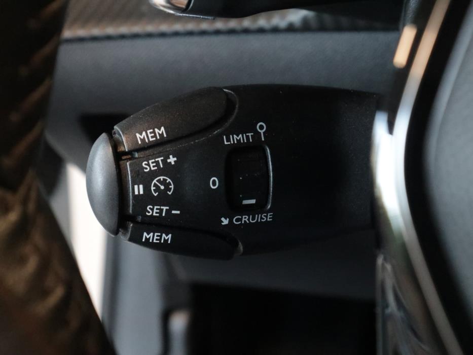 PEUGEOT 208 2021