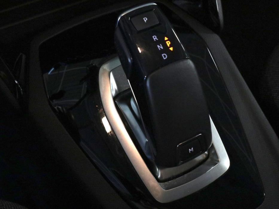 PEUGEOT 208 2021