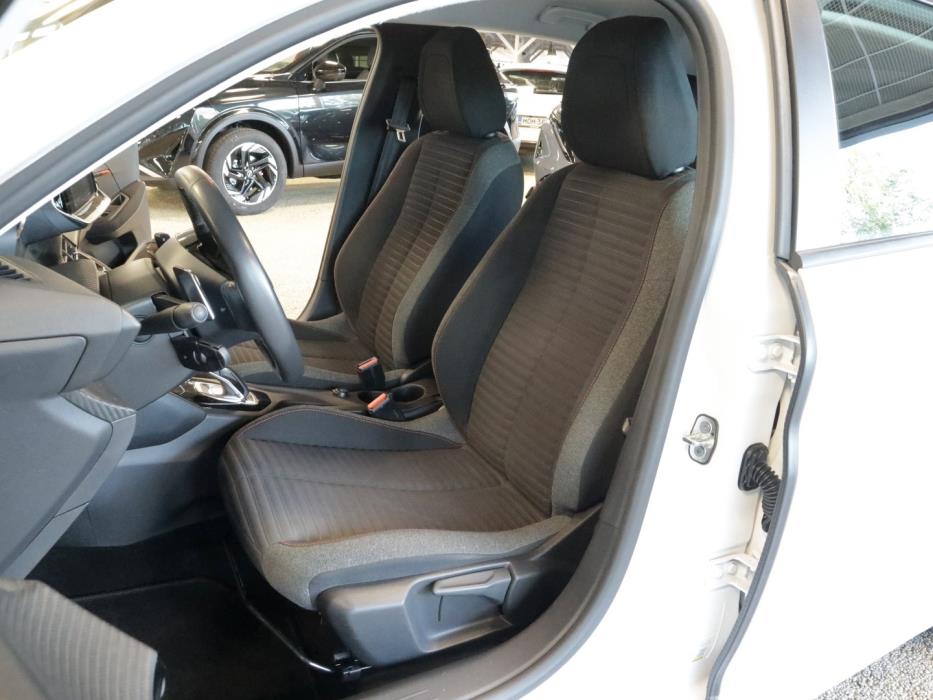 PEUGEOT 208 2021