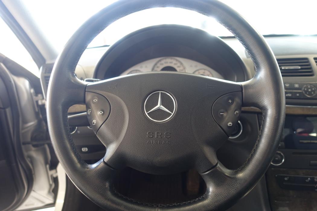 MERCEDES-BENZ E 2005