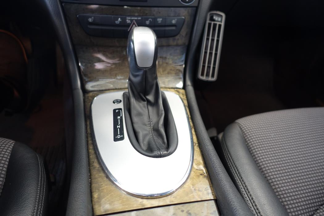 MERCEDES-BENZ E 2005