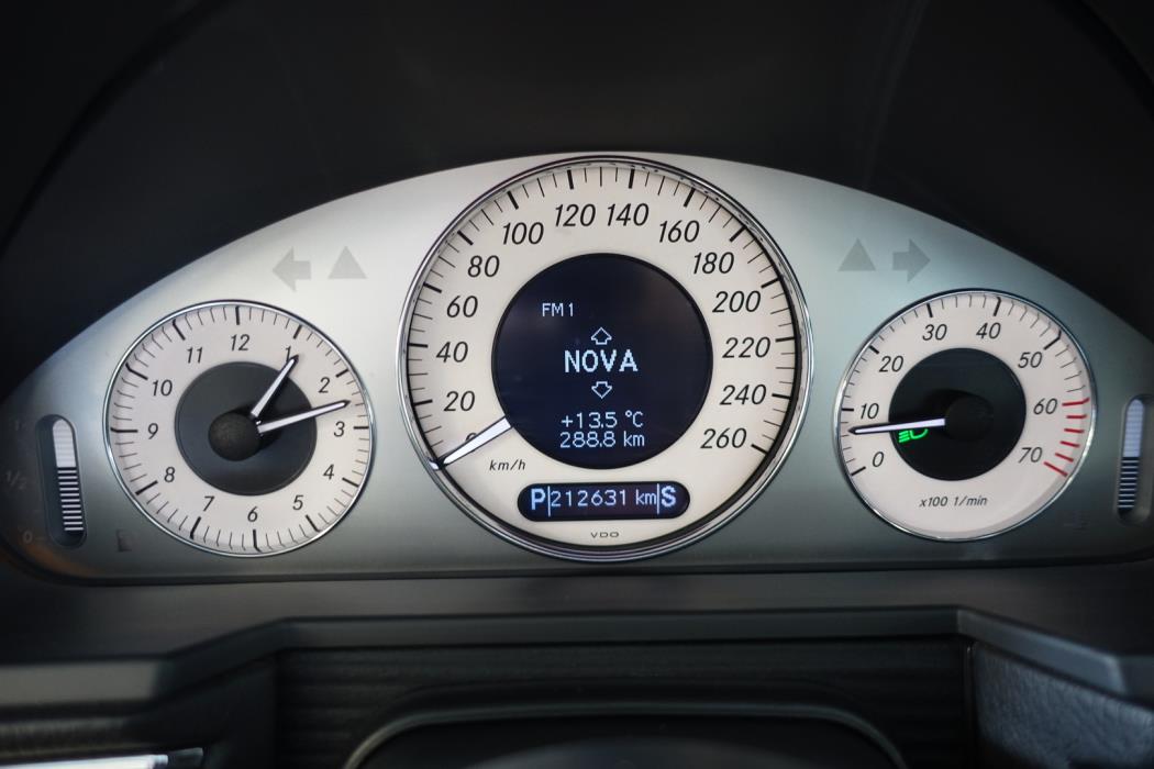 MERCEDES-BENZ E 2005