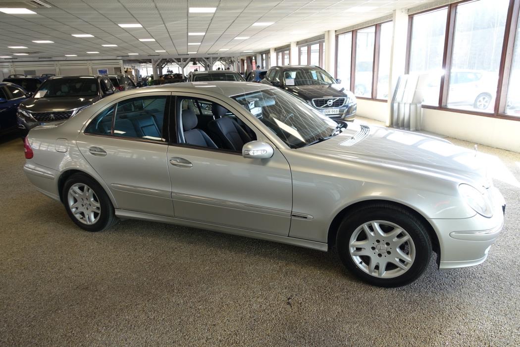 MERCEDES-BENZ E 2005