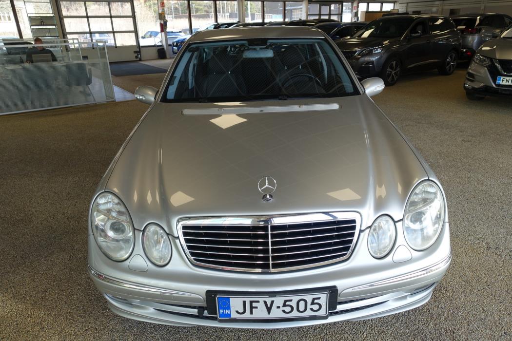 MERCEDES-BENZ E 2005