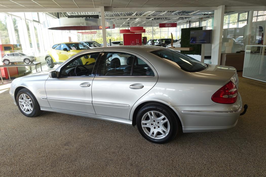 MERCEDES-BENZ E 2005