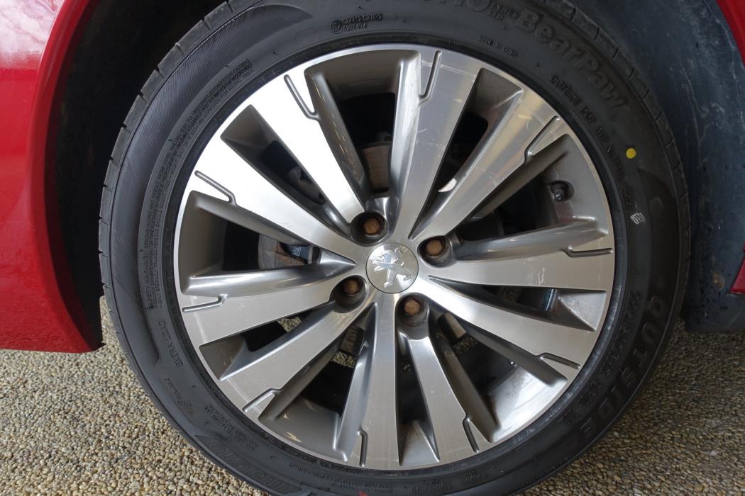 PEUGEOT 3008 2015