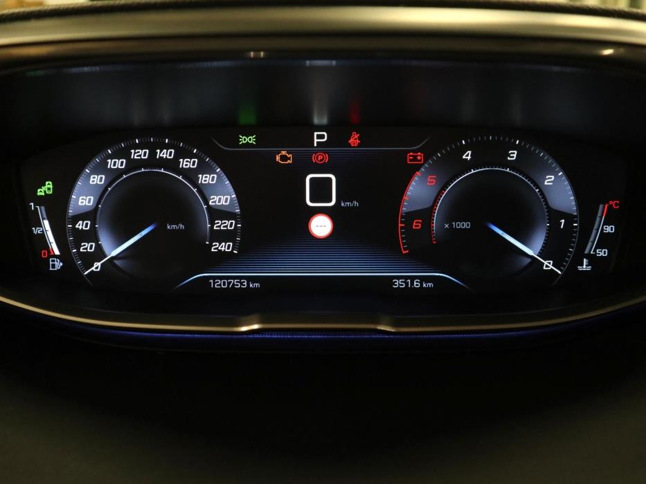 PEUGEOT 5008 2018