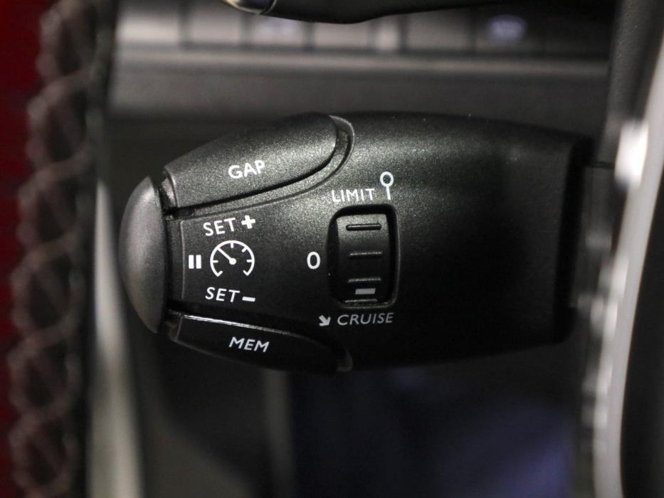 PEUGEOT 5008 2018