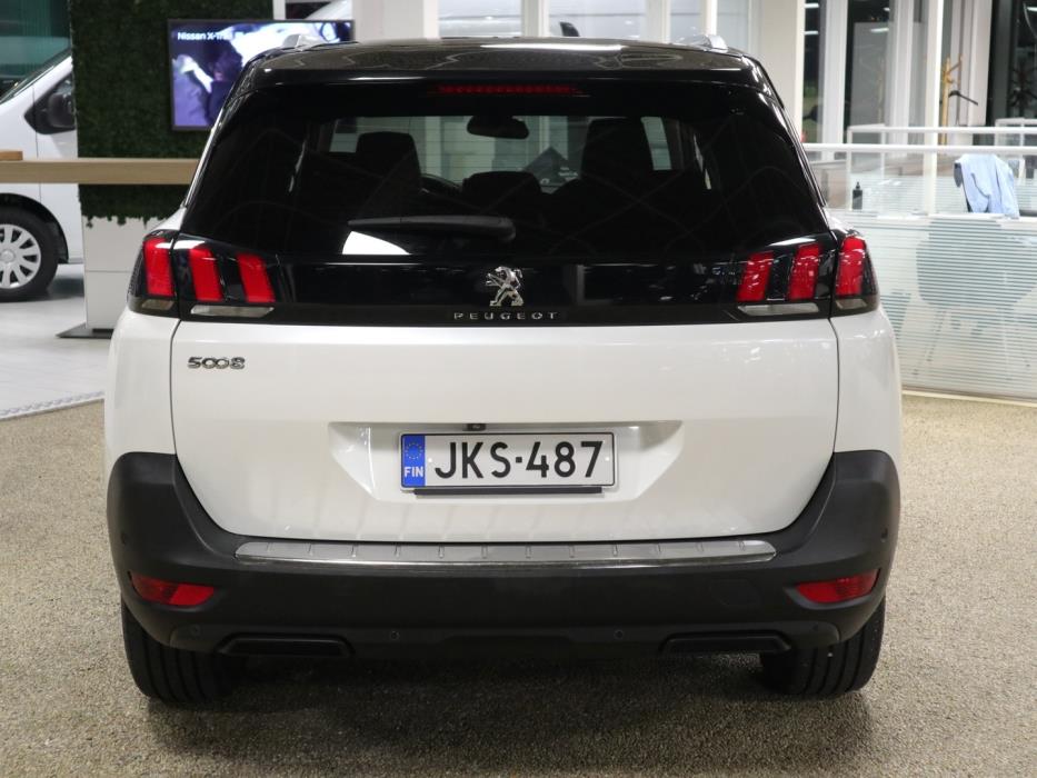 PEUGEOT 5008 2018