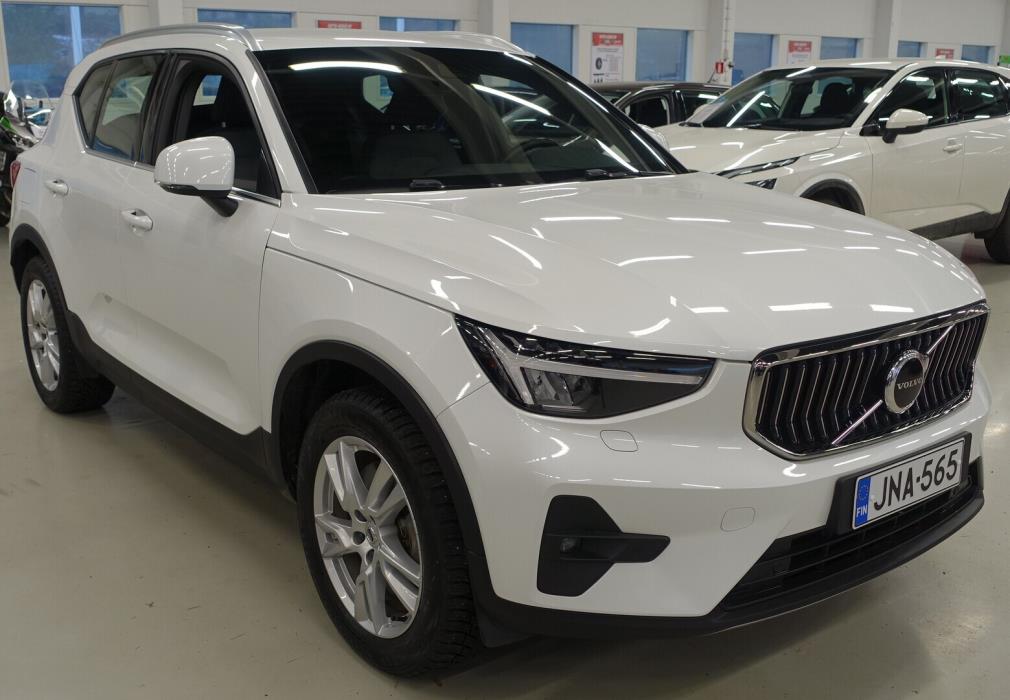 VOLVO XC40 2023