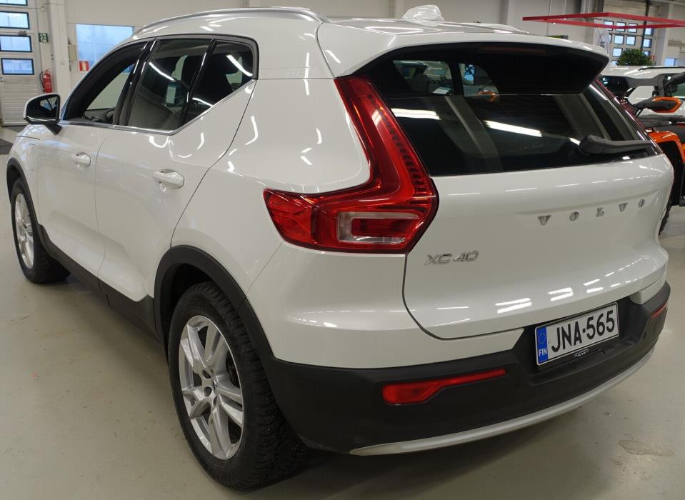 VOLVO XC40 2023