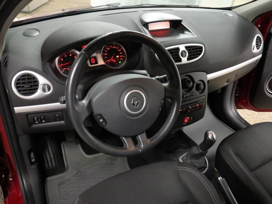 RENAULT Clio III 2009