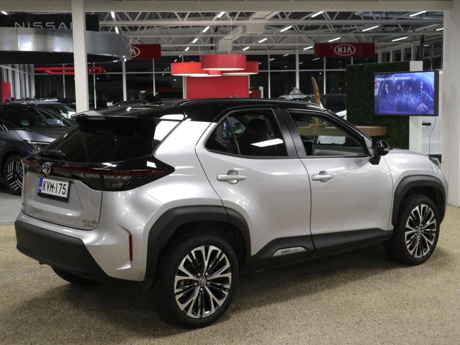 TOYOTA Yaris Cross 2023