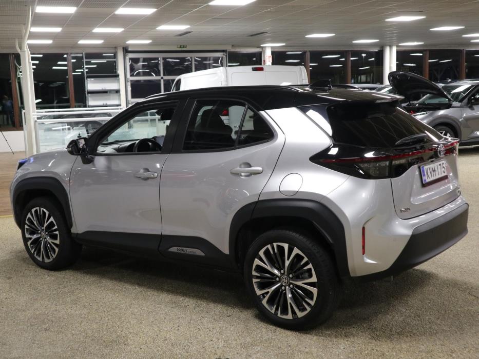 TOYOTA Yaris Cross 2023