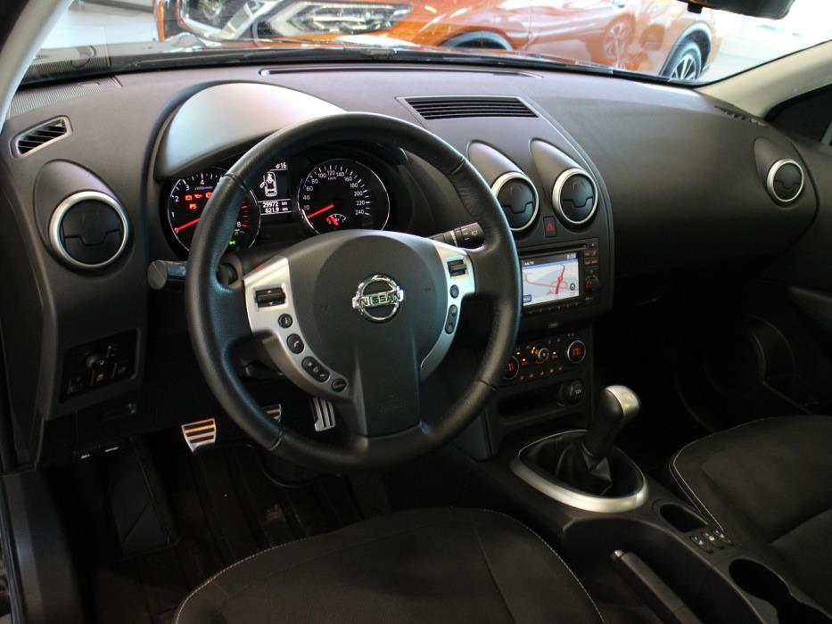 NISSAN Qashqai 2012