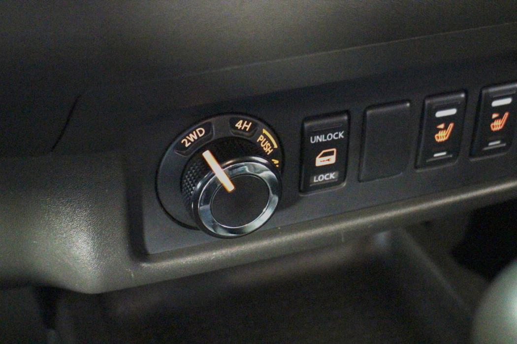 NISSAN Navara 2013