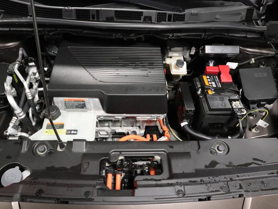 NISSAN LEAF 2022