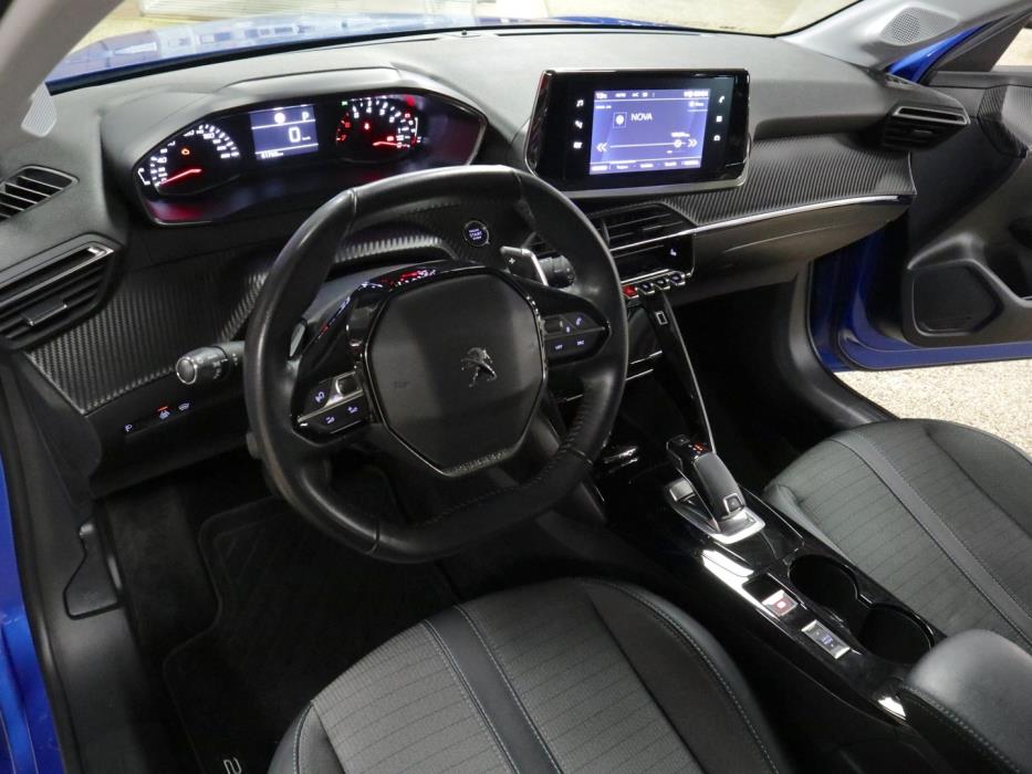 PEUGEOT 208 2021