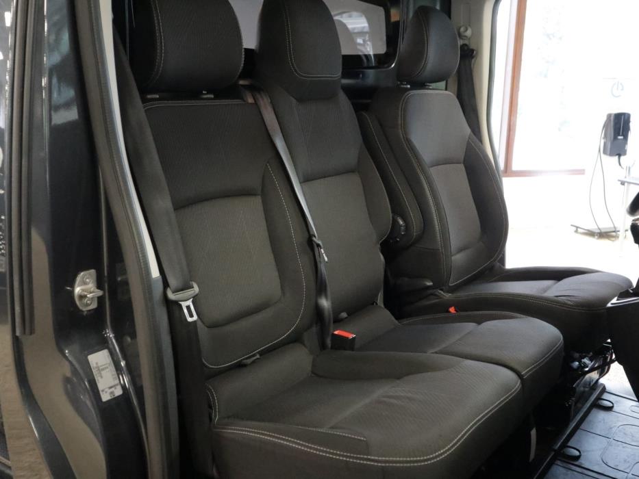 NISSAN NV300 2021