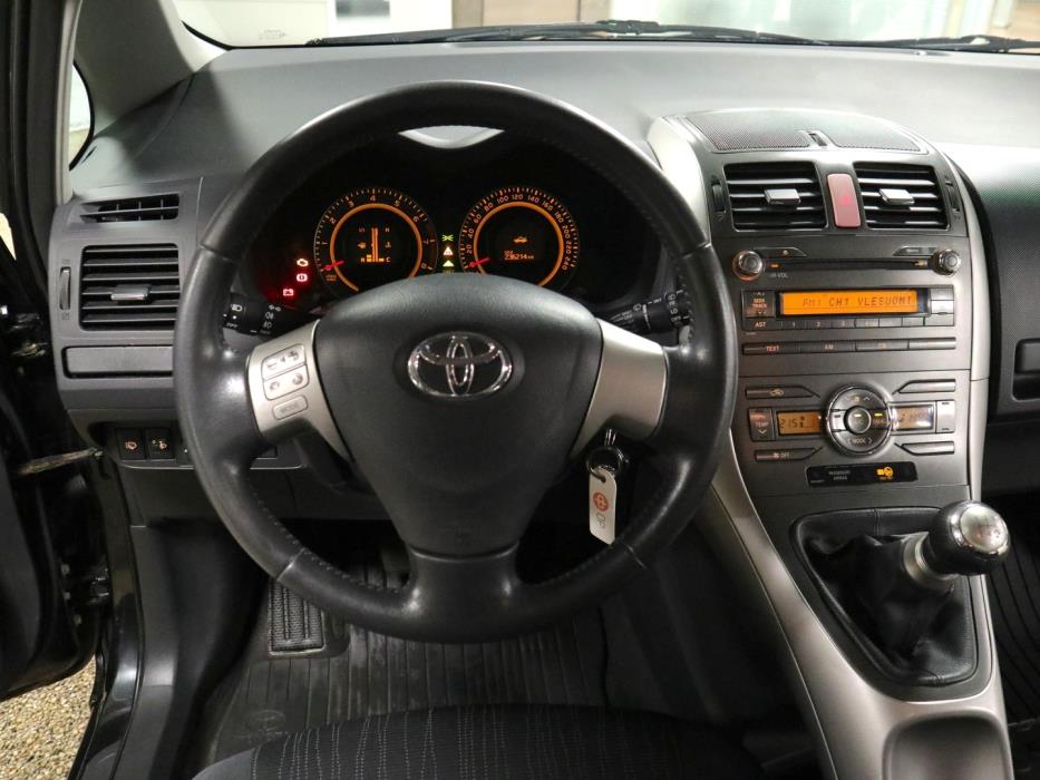 TOYOTA Auris 2007