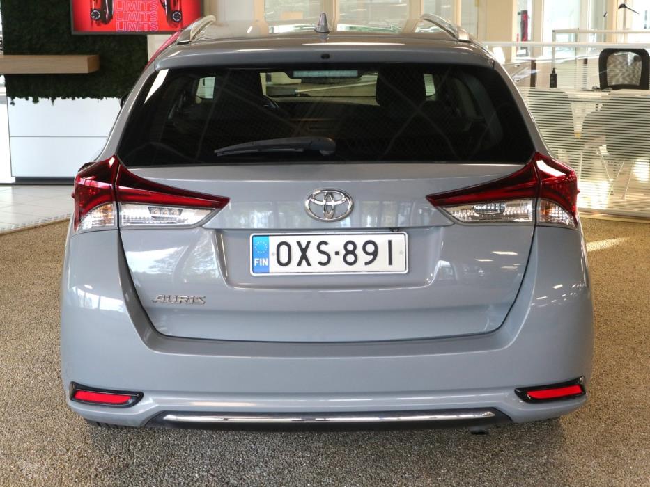 TOYOTA AURIS 2018