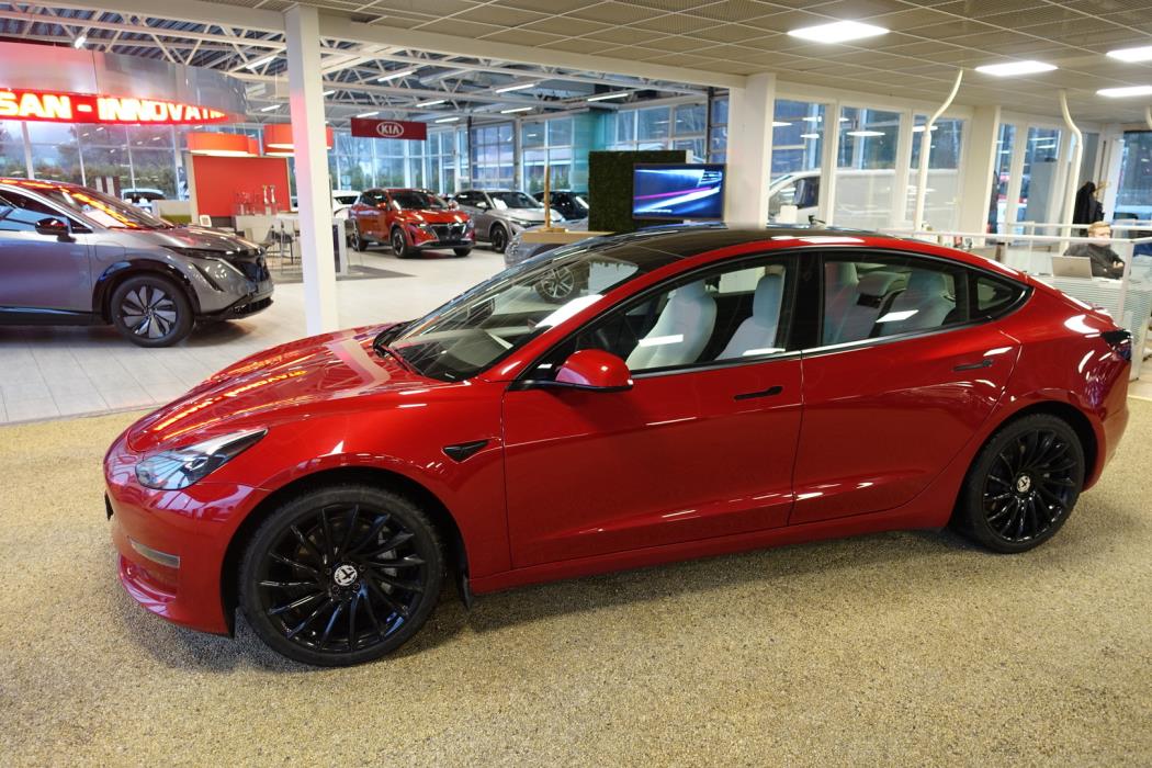 TESLA MODEL 3 2021