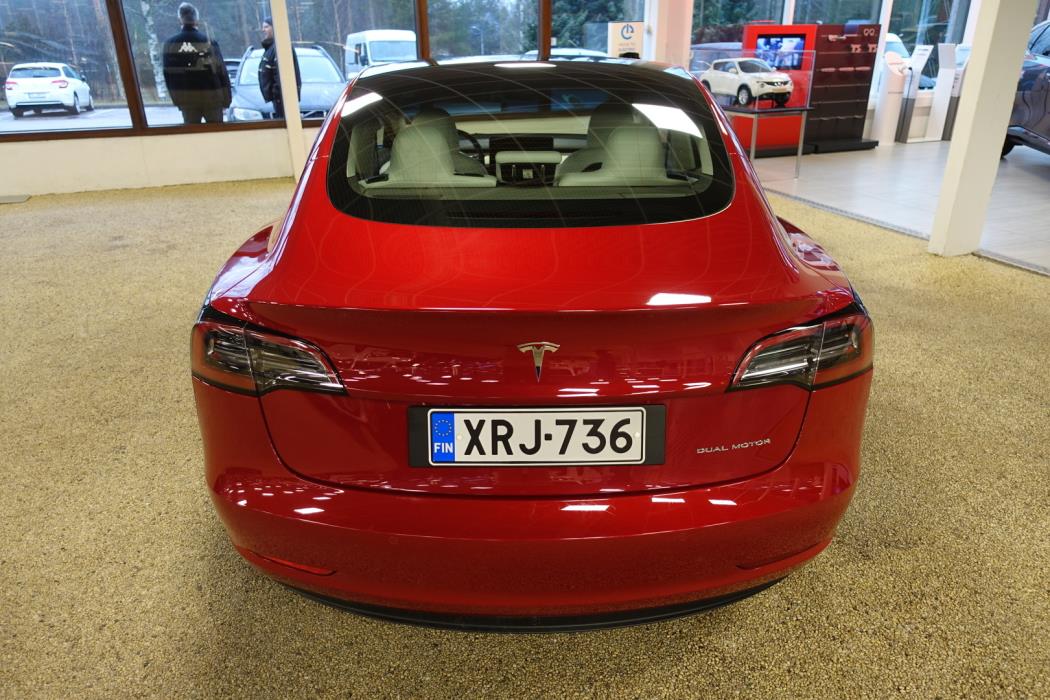 TESLA MODEL 3 2021