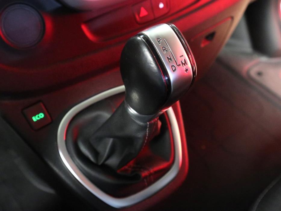 NISSAN NV300 2022